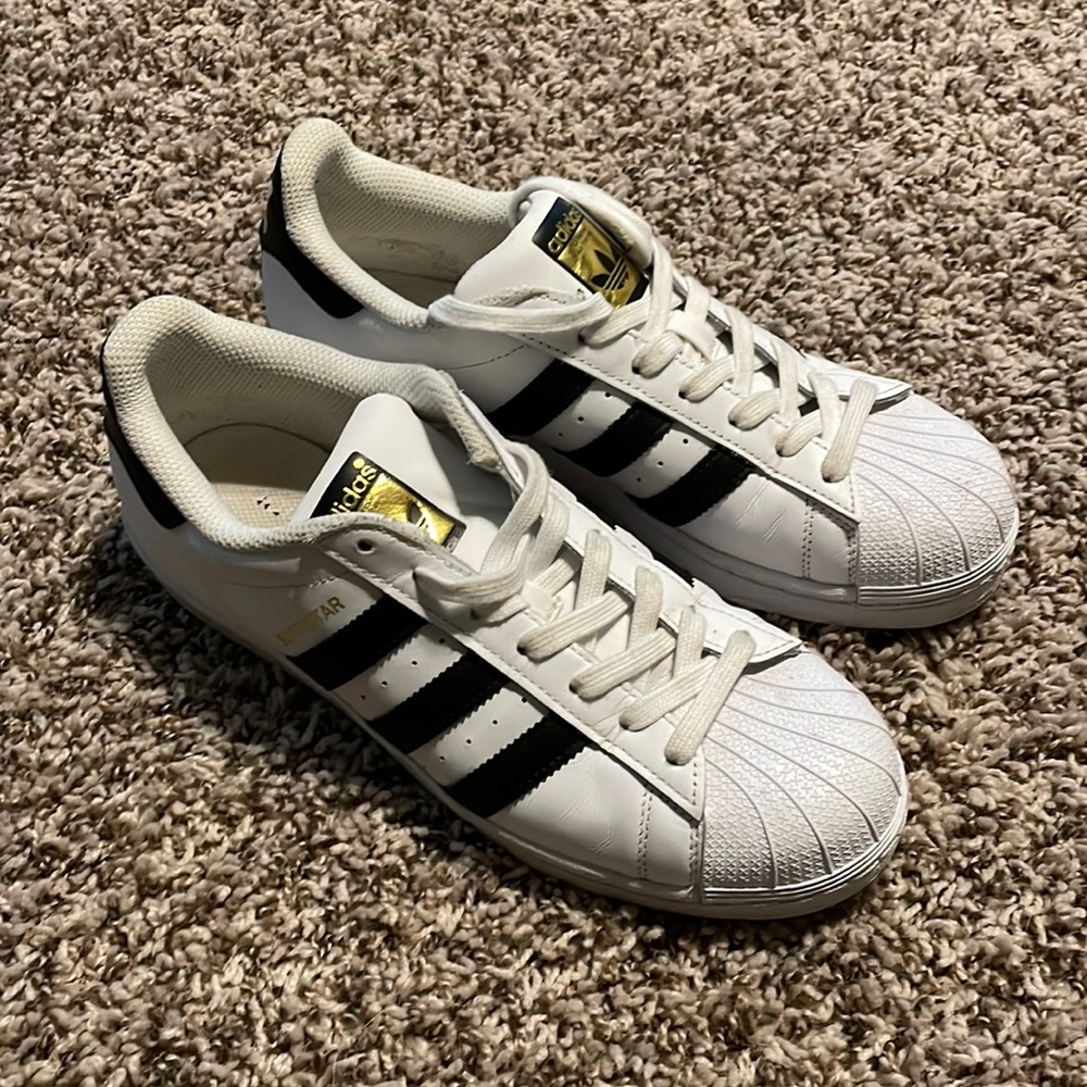 Adidas superstars
